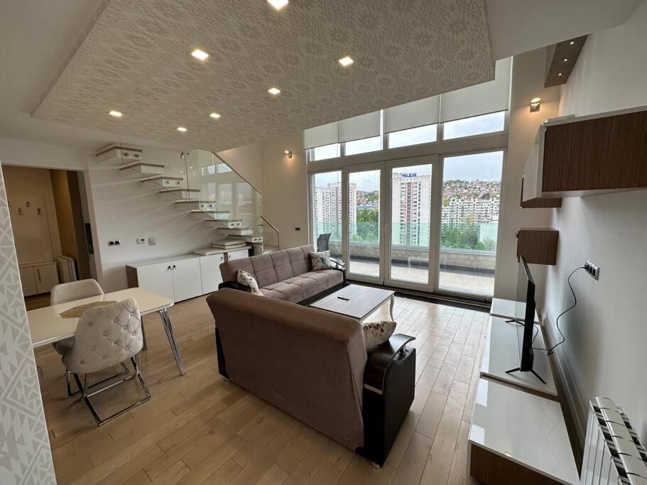 Cityscape Penthouse Apartment